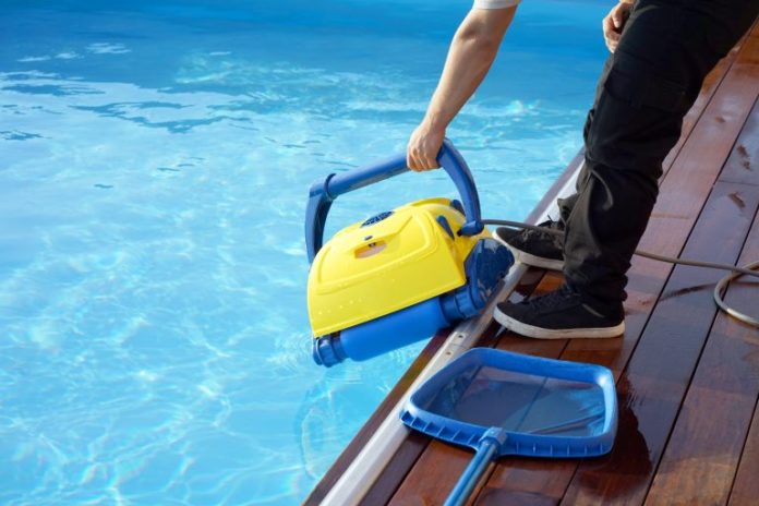 5 Weekly Pool Maintenance Tips for Summer