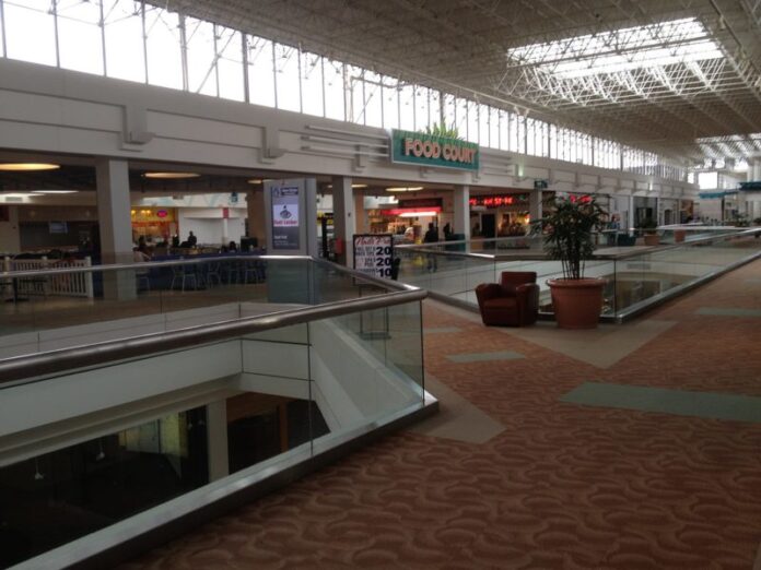 1600px-Food_Court_-_Hickory_Hollow_Mall-e1648136638301