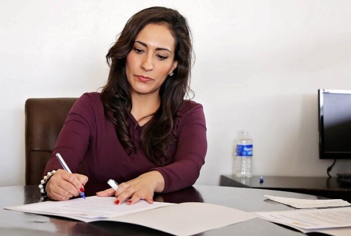 woman-sitting-at-desk