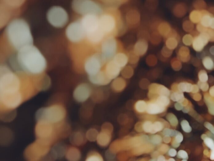 Golden-Minimalist-Christmas-Decorations-I credit-Canva