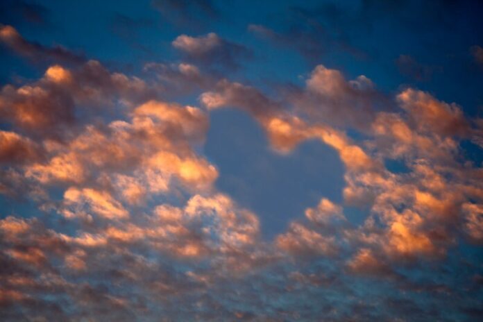heart-in-the-sky-valentine-s-day-concept-2022-11-14-05-05-49-utc