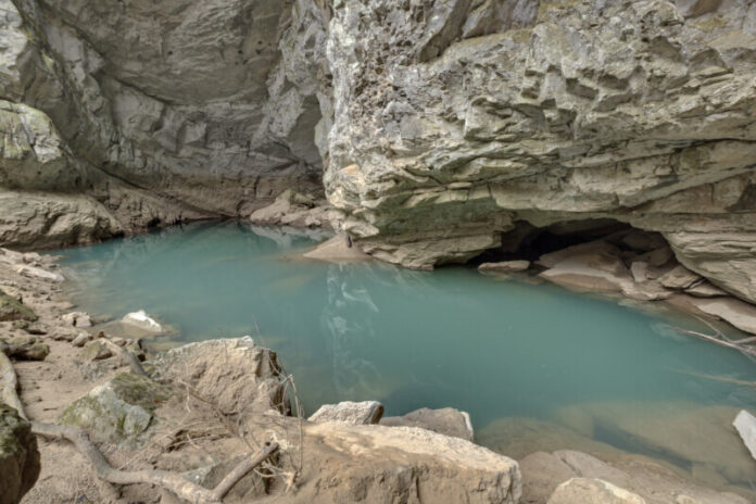 Devilstep-Hollow-Cave-Head-of-Sequatchie-Unit-Cumberland-Trail-State-Park-Chuck-Sutherland-1
