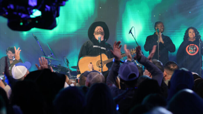 AML-Garth-Brooks-Photo-7