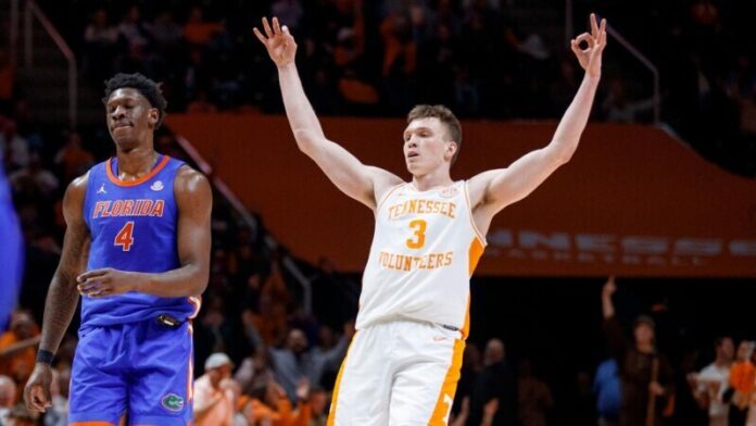 KNOXVILLE, TN - 2024.01.16 - Tennessee vs. Florida KNOXVILLE, TN - January 16, 2024 - Guard Dalton Knecht #3 of the Tennessee Volunteers during the game between the Florida Gators and the Tennessee Volunteers at Food City Center in Knoxville, TN. Photo By Ian Cox/Tennessee Athletics