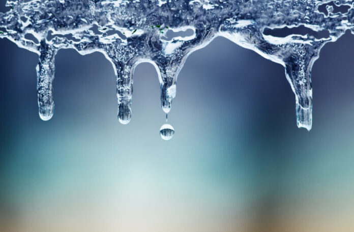 Shiny,Clear,Ice,Icicles,Hang,On,A,Clear,Day