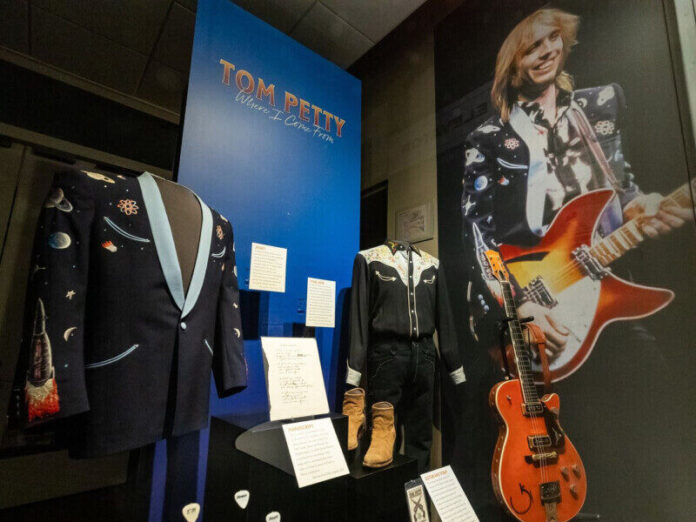 Tom-Petty-Hall-of-Fame-e1718390053627