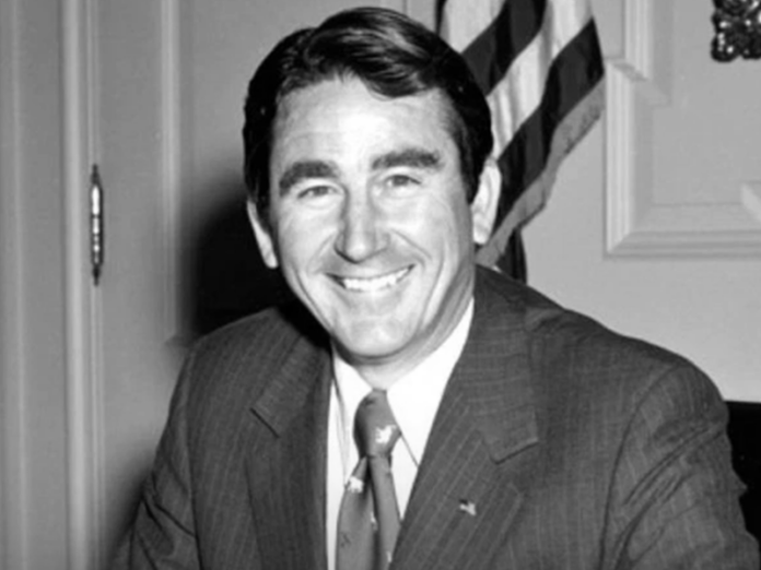 Governor-Winfield-Dunn-