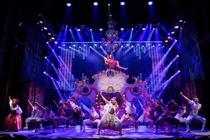 Juliet-Company-in-Blow-0830-Photo-Credit-Matthew-Murphy
