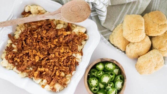 bacon-and-whiskey-pulled-pork-mac-n-cheese-from-southern-city-flavors