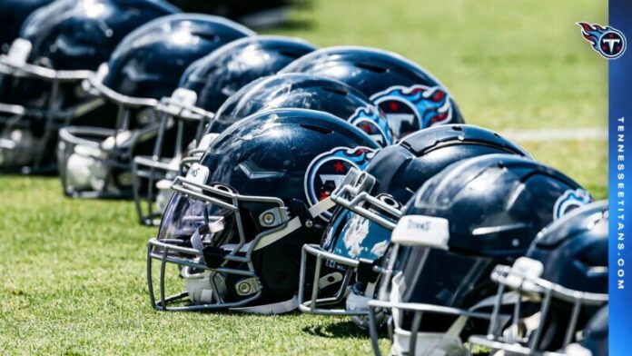 titans-helmets-3