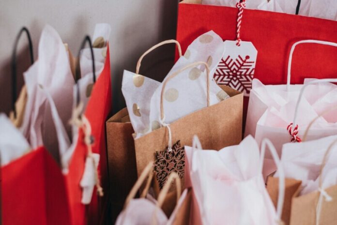 Holiday-shopping-spP6LqxN0-g-unsplash