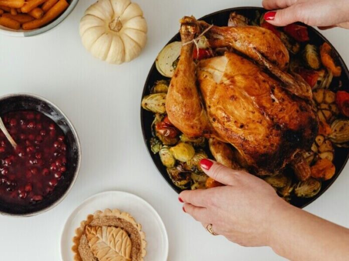 thanksgiving-table-karolina-grabowska-HtTBzytfJ9I-unsplash-e1763592441644