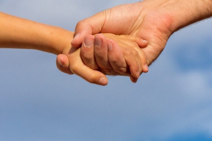 holding-hands