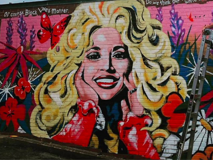 dolly-mural-5spot