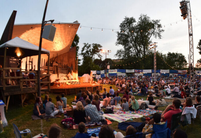 2015CrowdHorizontal Shakespeare in the Park