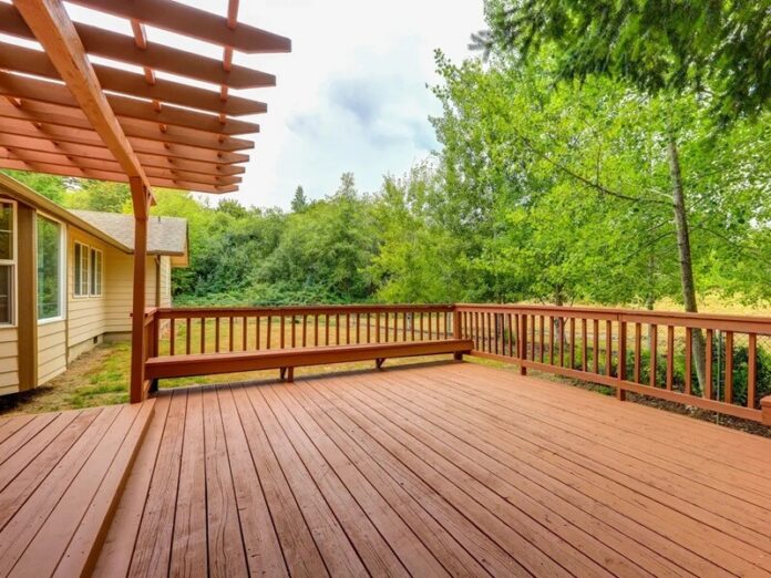 backyard-deck-contractor-in-nashville -800 x 600 (1) deck maintenance tips