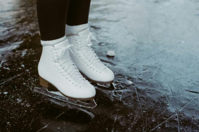 weston-m-1QKC4PqKXzE-unsplash Ice Skating