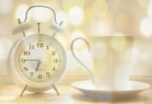 Tennessee To Fall Back Sunday As Daylight Saving Time Debate Continues clock stock photo