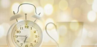 Tennessee To Fall Back Sunday As Daylight Saving Time Debate Continues clock stock photo